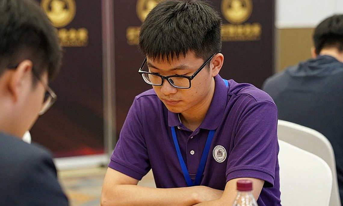 Cờ vua Olympiad: Gukesh ngồi bàn 4, Humpy dẫn dắt đội nữ Ấn Độ — và tiếng vọng của một nền cờ đang đổi ngôi